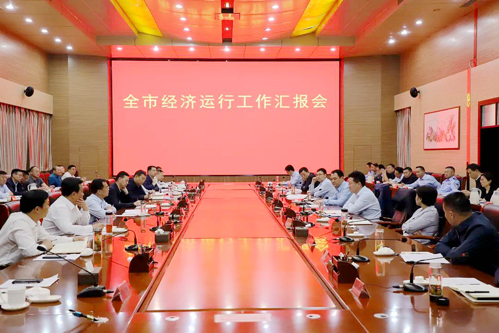 李全林在全市經濟運行工作匯報會上強調強化措施 狠抓落實 確保上半年實現“雙過半”